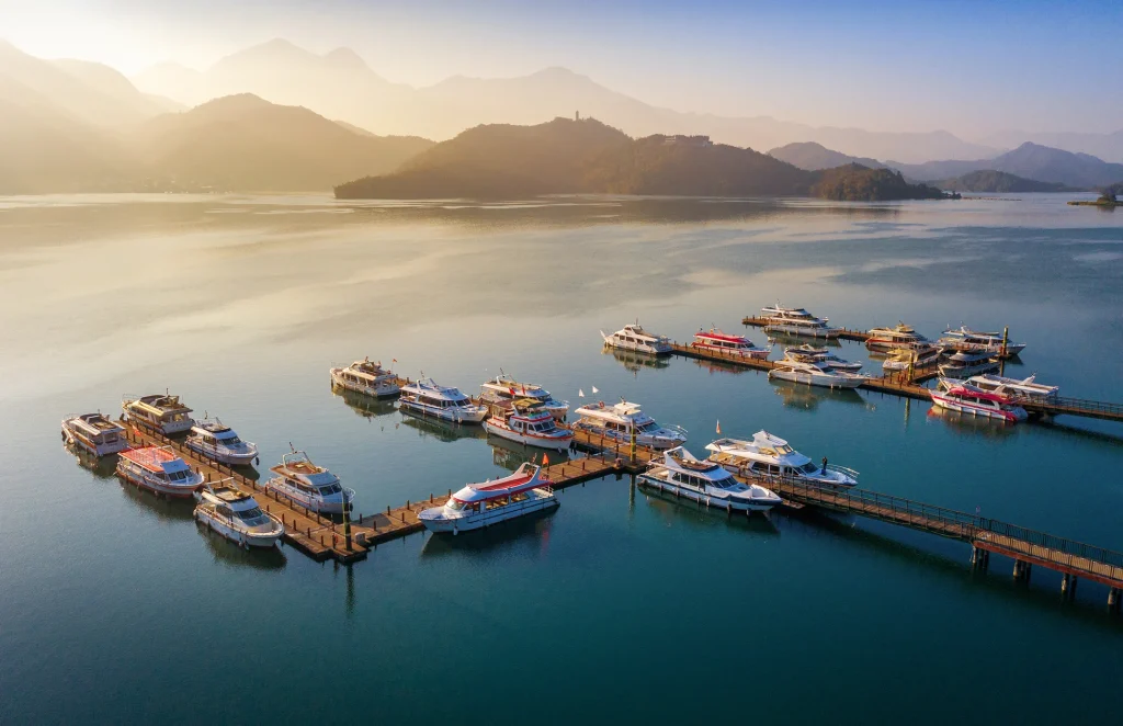 sun-moon-lake-morning-taiwan